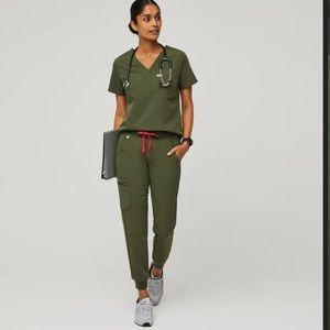 Dark Olive Green Figs Scrub Set. Top: XS Jogger Bottoms: S/P